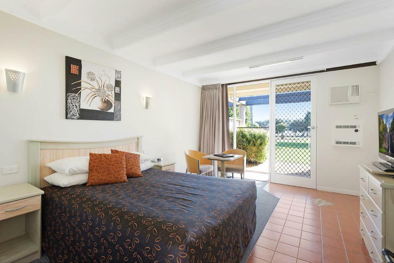 Black Dolphin Motel & Apartments Merimbula Kültér fotó