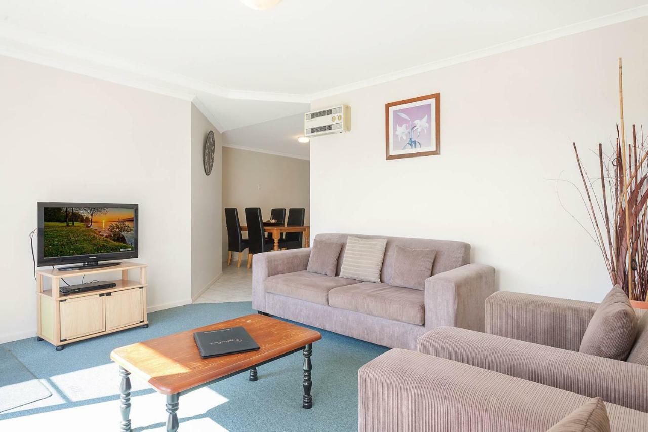 Black Dolphin Motel & Apartments Merimbula Kültér fotó